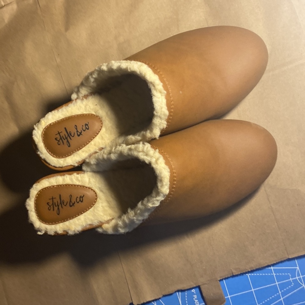 Cognac Clogs - Picture 4 of 4